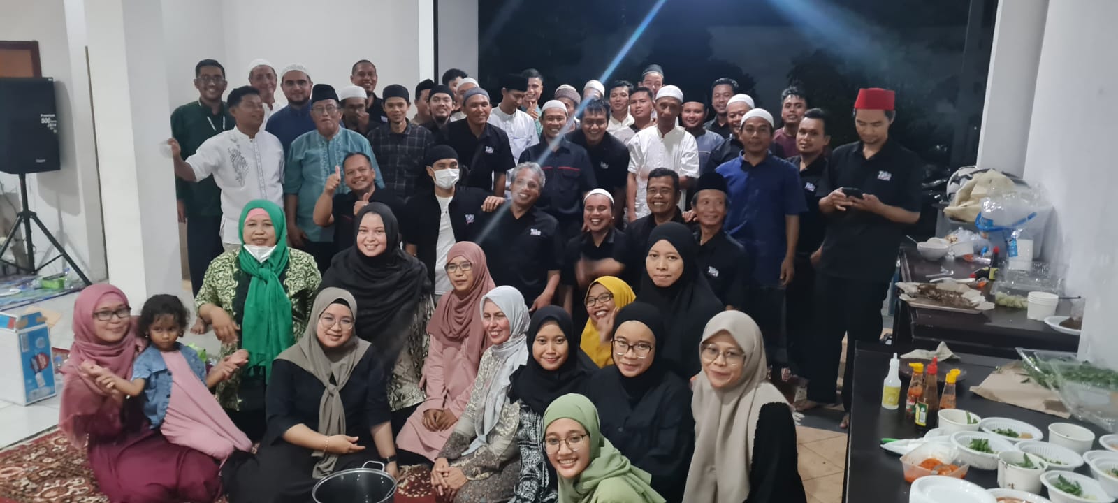 bukber pusat, toko dan pemegang saham - kantor pusat